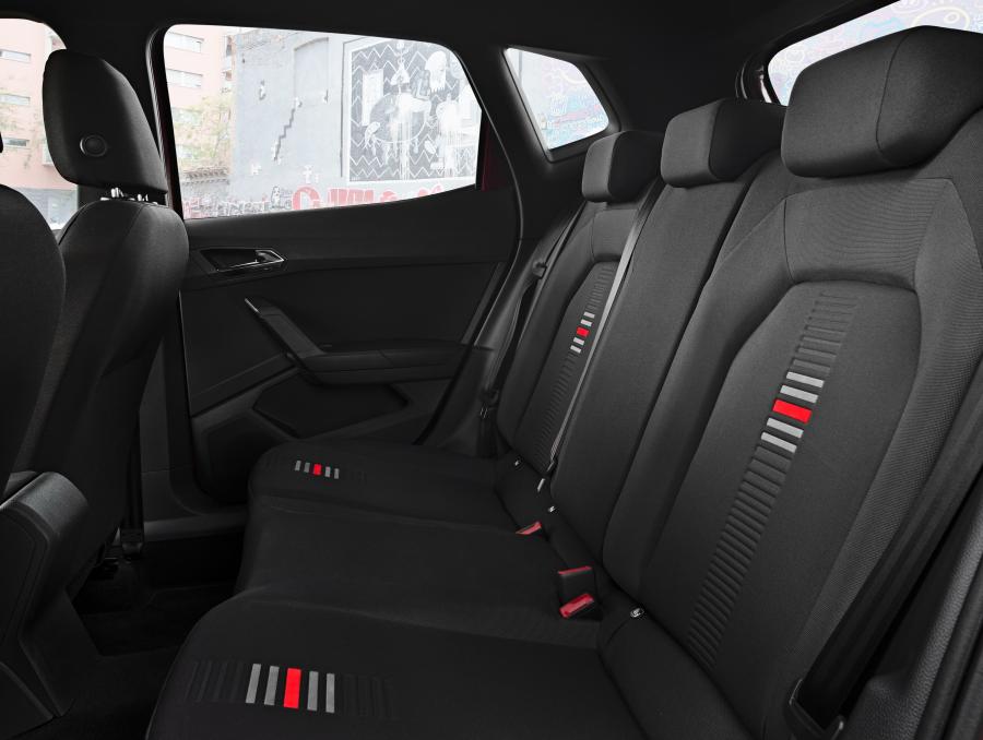 Интерьер Seat Arona FR 2017 года  (WW) (фото 38 из 47)